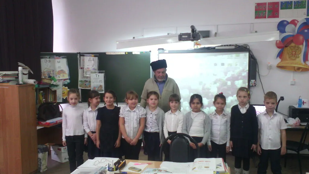 Встреча казачьего   класса с казаком наставником Матюша Валерием Константиновичем.
